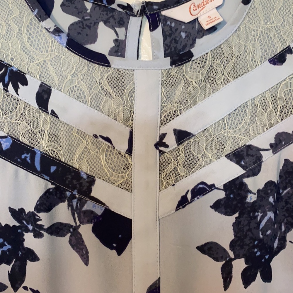 Blue floral cap sleeve blouse - Picture 4 of 6